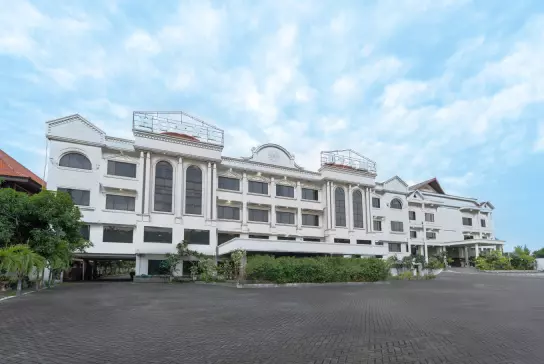 hotel istimewa dekat dengan bandara 22014409779