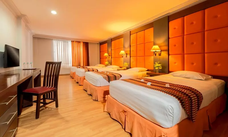 family room 22111757418