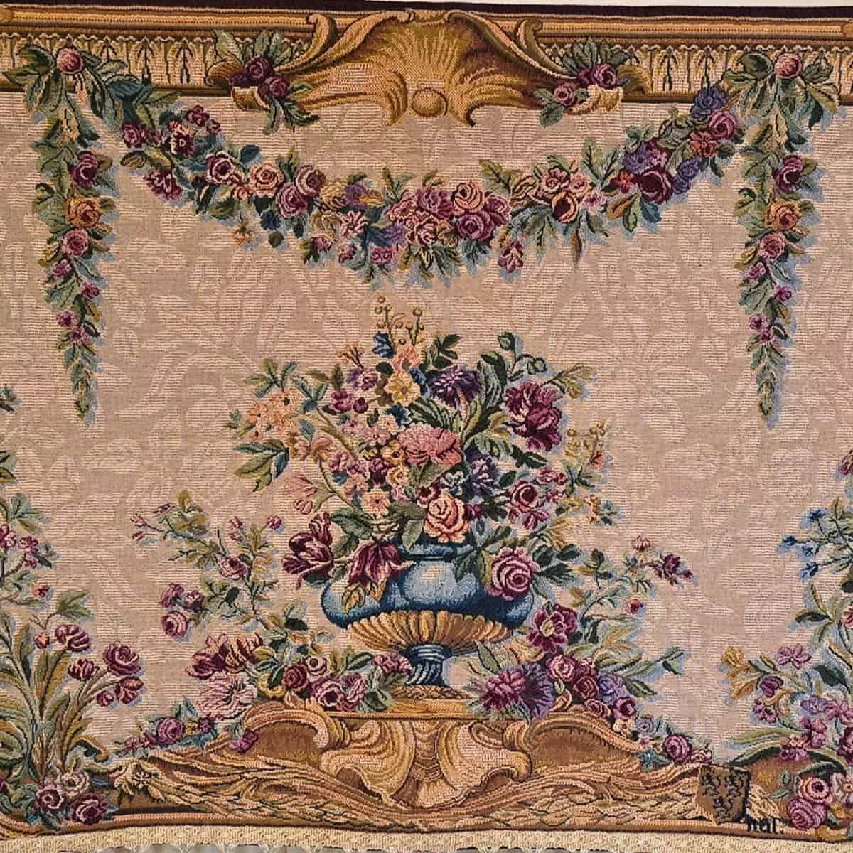 barang antik hotel utami