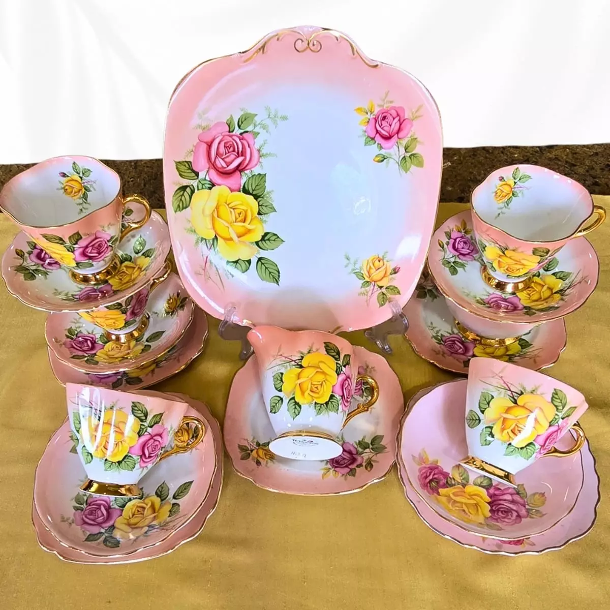 koleksi cangkir antik